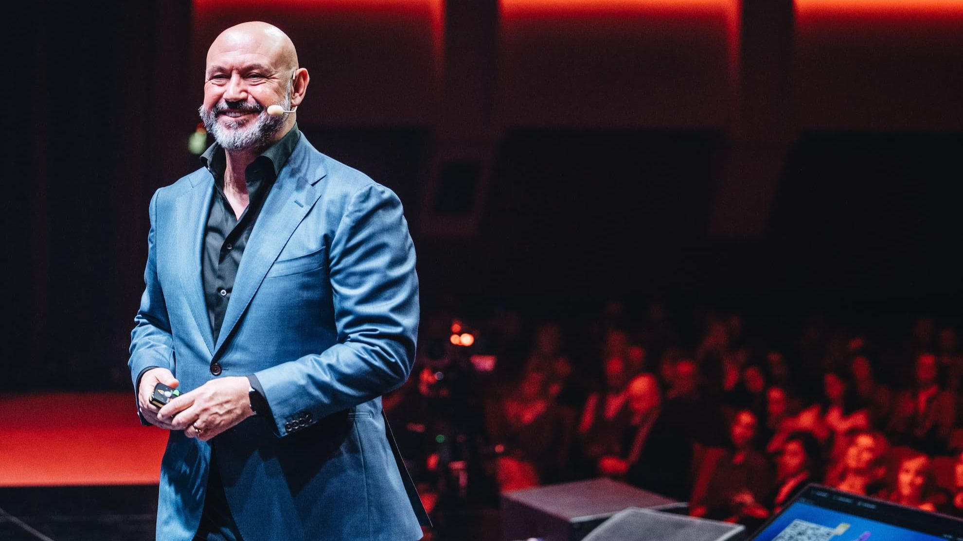 Public Speaking Coach Helping Executives Deliver Powerful Messages | Mike Acker